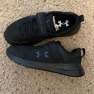NWOB Under Armour boys shoes